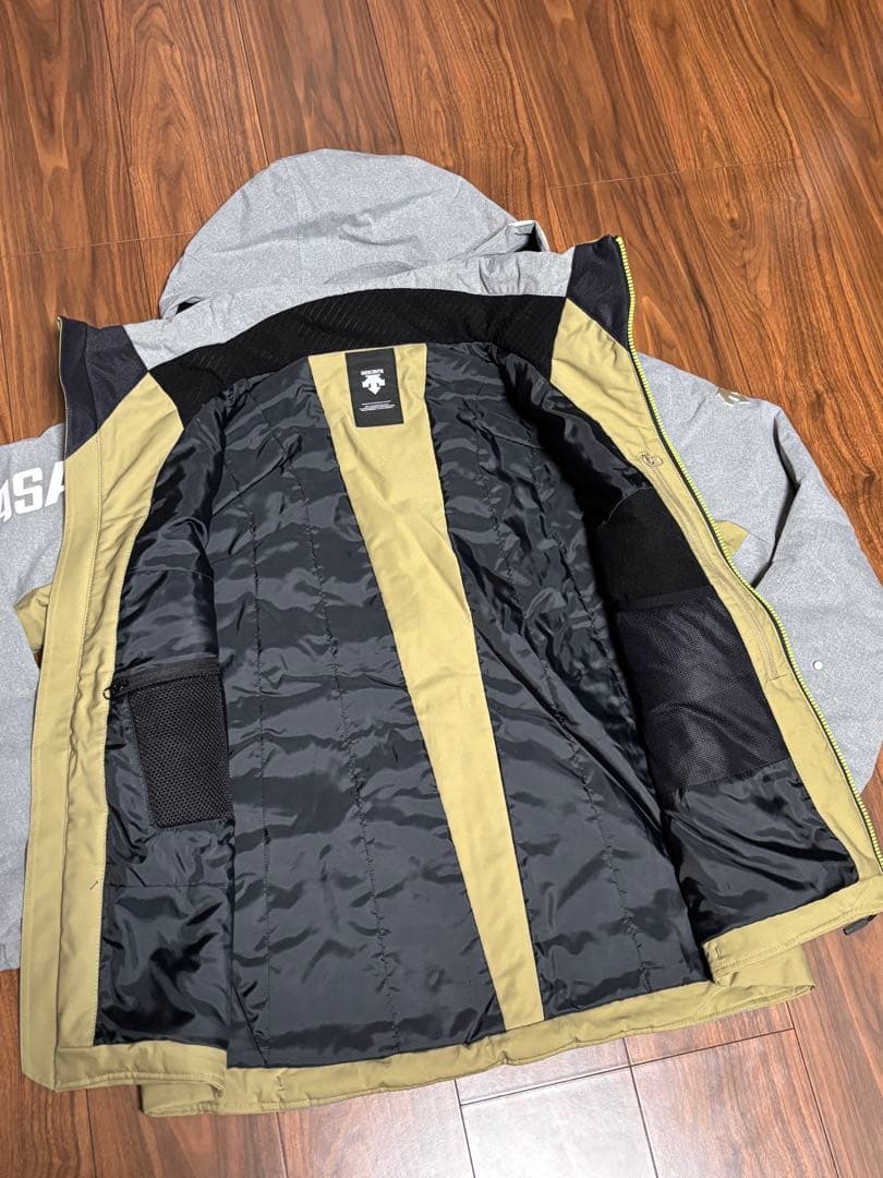 週末価格　[美品] デサント スキージャケット Lサイズ