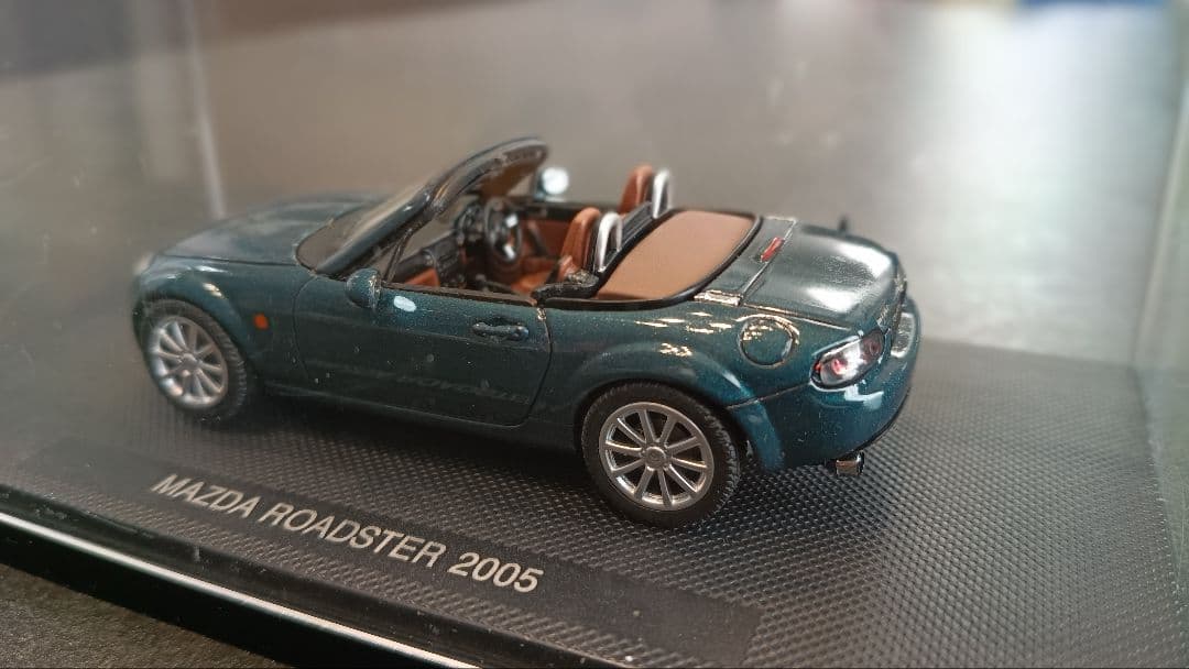 ミニカー EBBRO MAZDA ROADSTAR 2005 1/43