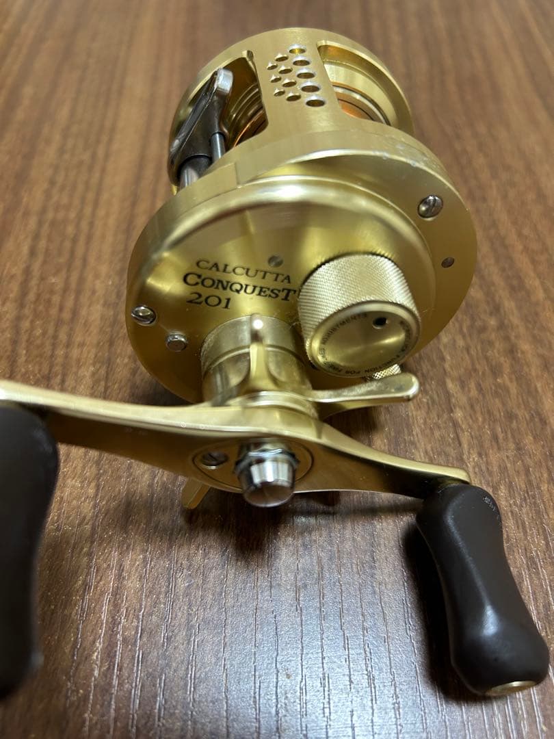 SHIMANO カルカッタコンクエスト201 左ハンドル　ベイトリール