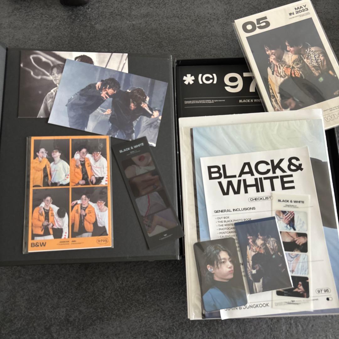 【BTS】BLACK & WHITE 1st Photobook