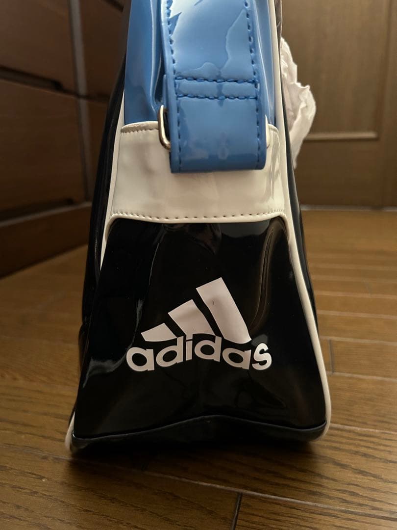 エナメルバッグ