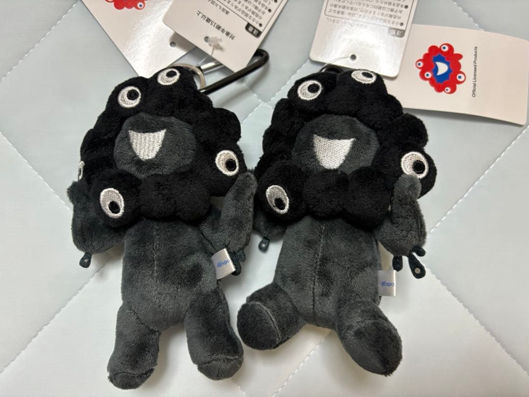 黒ミャクミャク 立ち•お座り カラビナ付きマスコット 2点セット