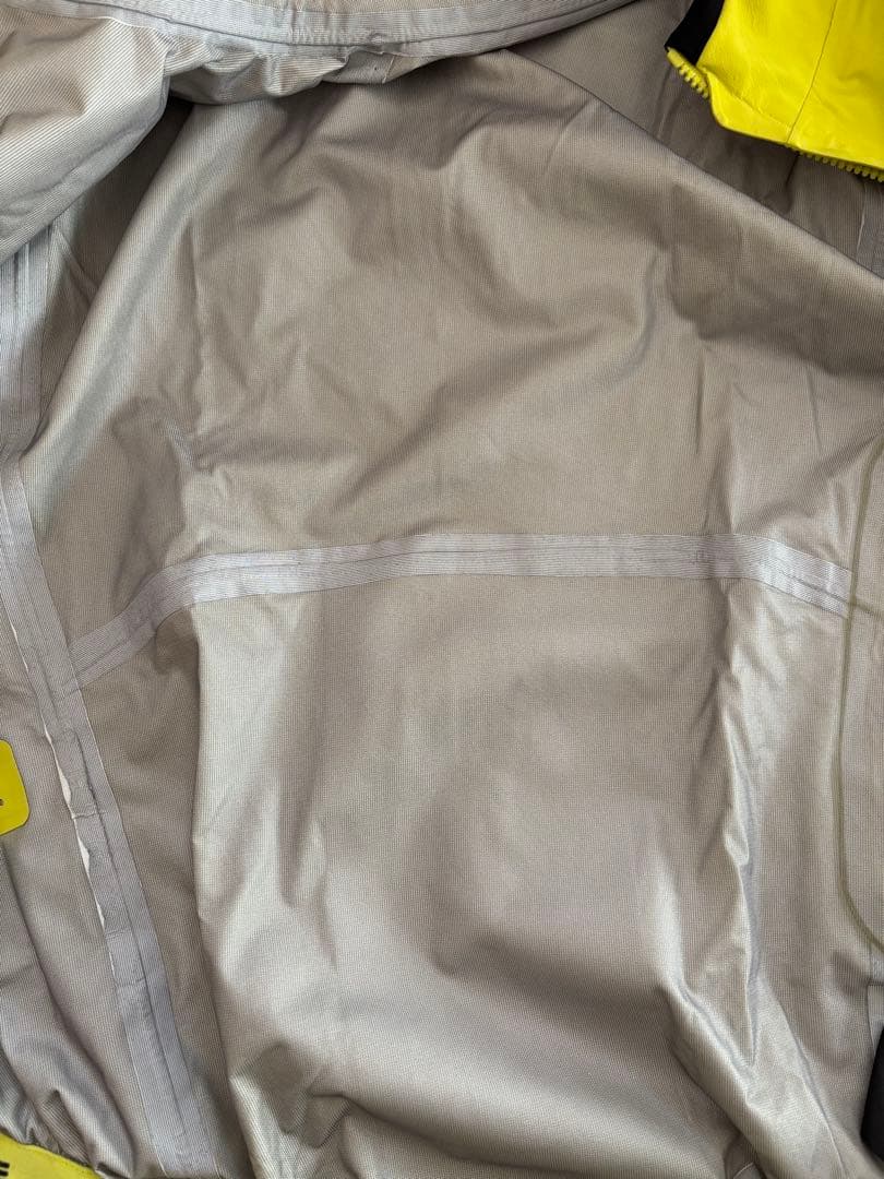 【週末限定値下】Rapha ラファ　レースケープ　XSサイズ　イエロー