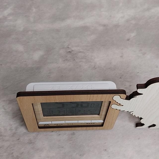 【電波時計】ワンちゃんが寄り添う電波デジタル時計 ― シェルティ　グレー
