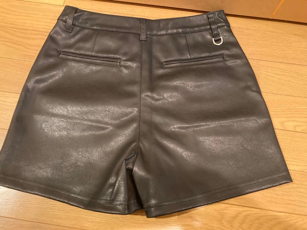 値下げ！新品！レディース フェイクレザー ゴルフショートパンツ 黒 Mサイズ
