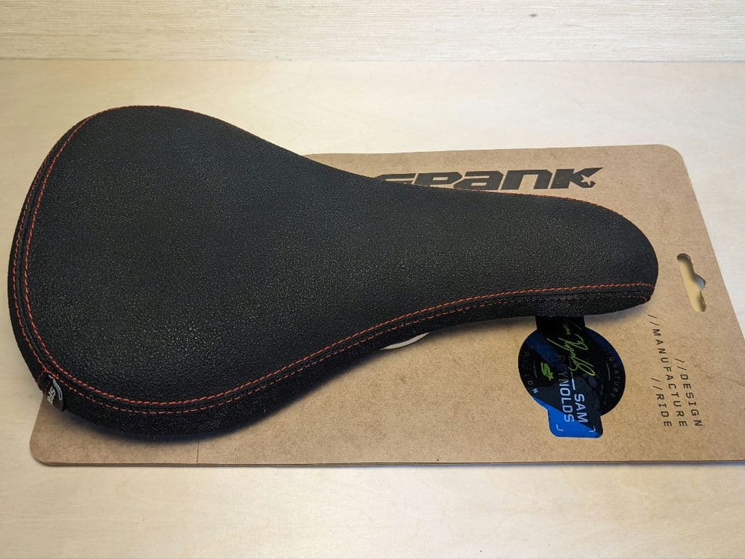 SPANK　SNIFF　 サドル