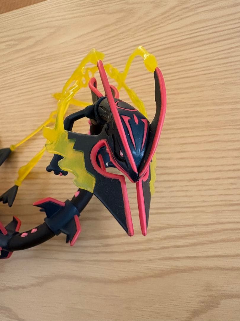 【非売品　世界1000個限定】モンコレ　黒いメガレックウザ　色違い