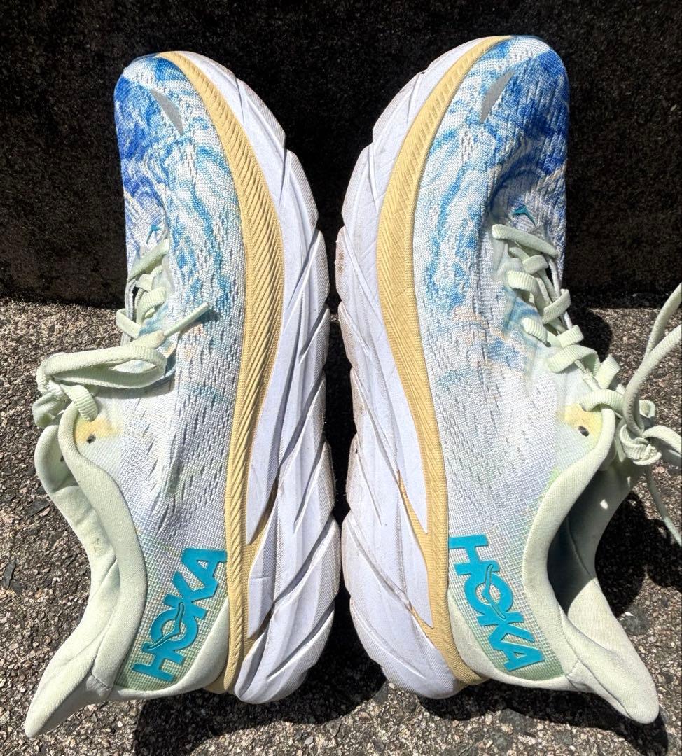 23.5 ホカオネオネ HOKA ONEONEクリフトン8 CLIFTON8