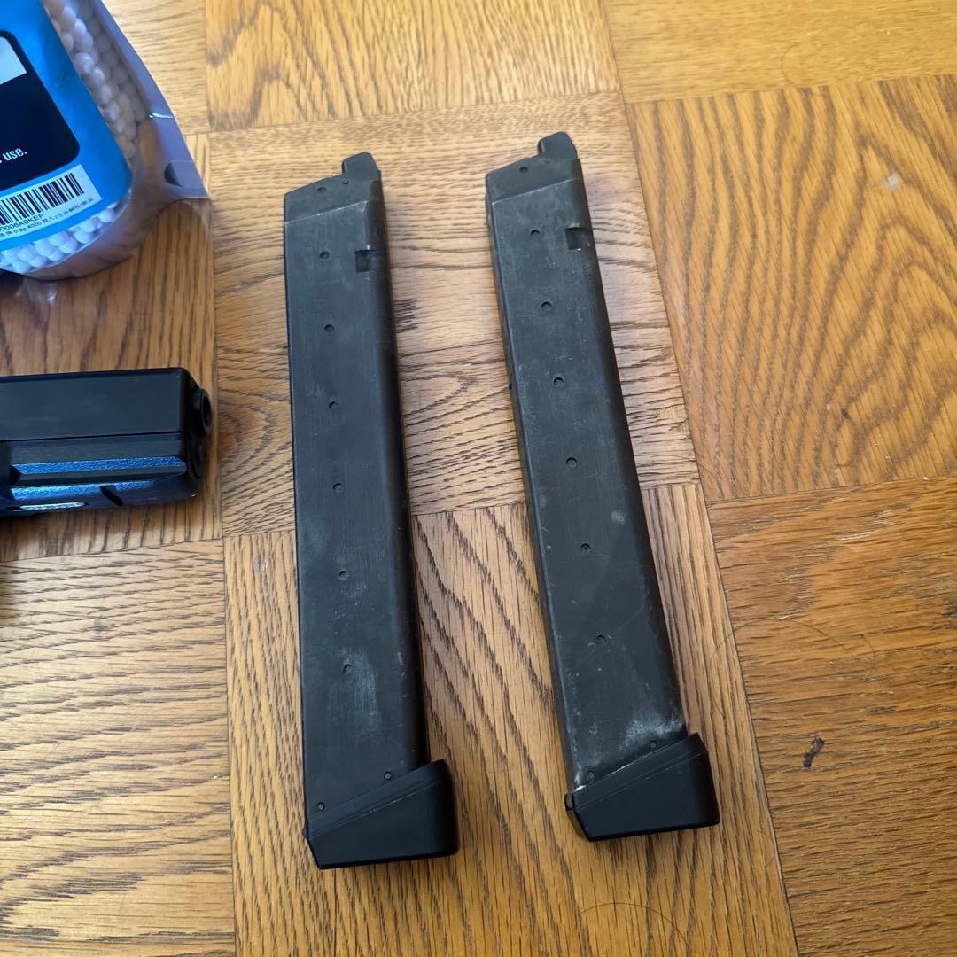 東京マルイ　Glock 18C ガスガン ロングマガジン2本付き