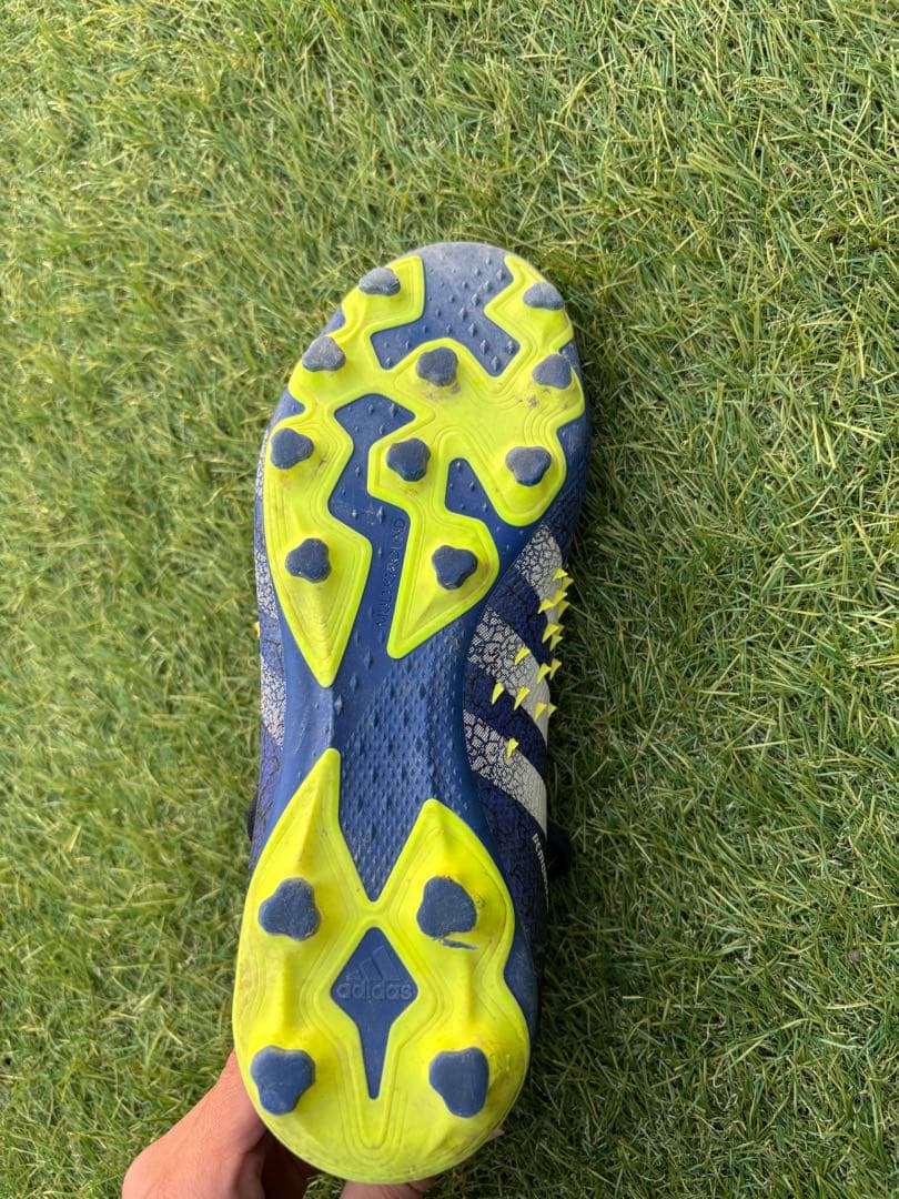 サッカースパイク　プレデター フリーク .1 FG