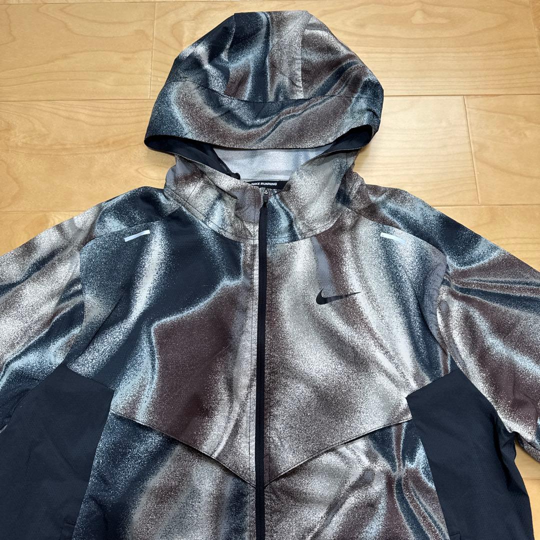 NIKE ランニングジャケット　ウィンドランナー　フルジップ　黒　総柄　M新品