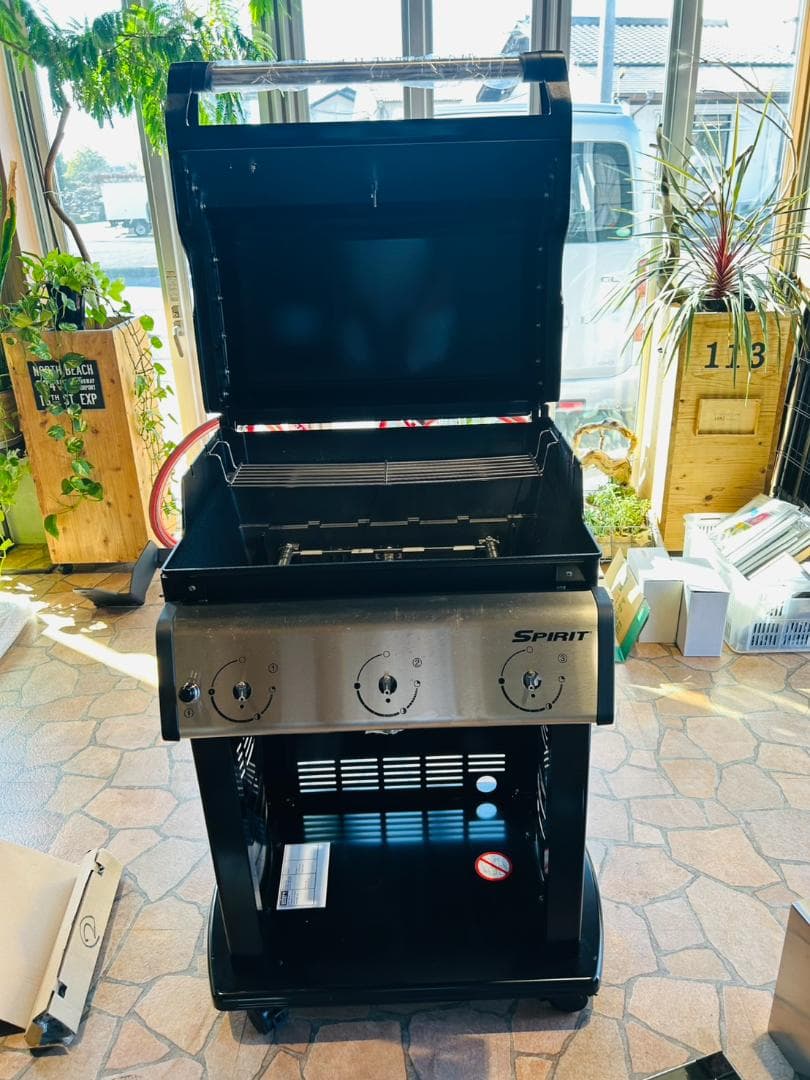 新品未使用　Weber スピリットE　315ガスグリル　コンロ 3バーナー