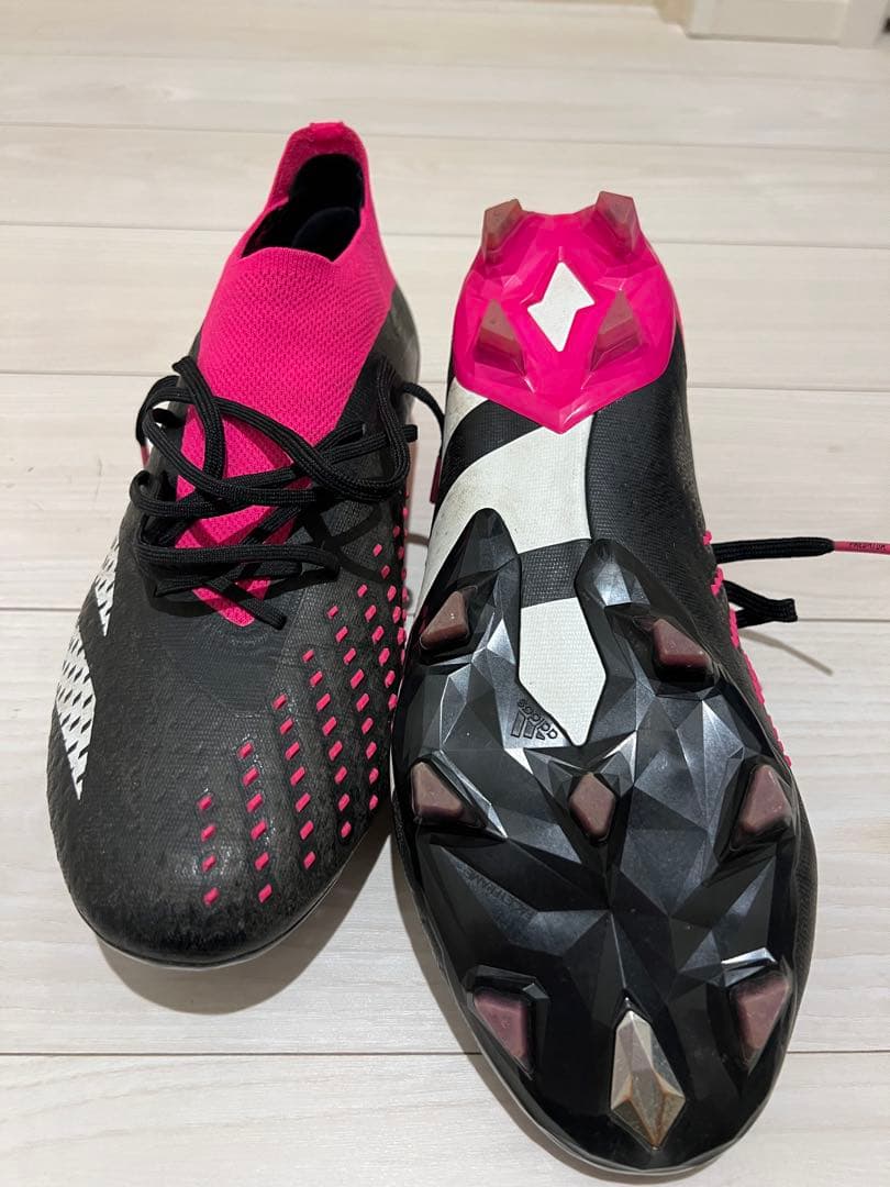 adidas Predator サッカーシューズ ブラック/ピンク
