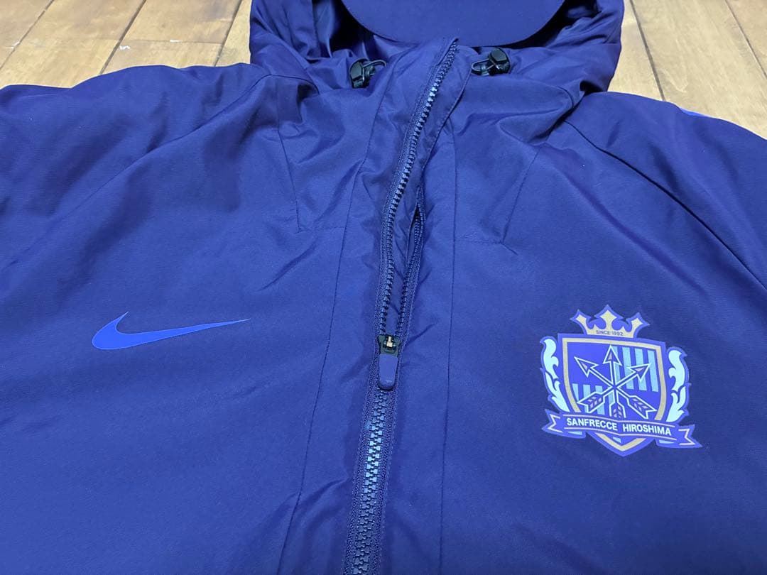 サンフレッチェ広島支給品NIKE ダウンコート XL美品　週末特価3,000円引