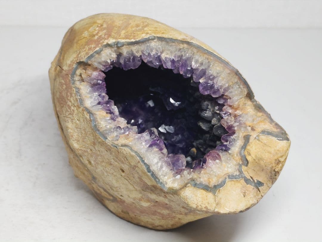 ジオード 1.2kg アメジスト 水晶 原石 鑑賞石 自然石 誕生石 鉱物 鉱石