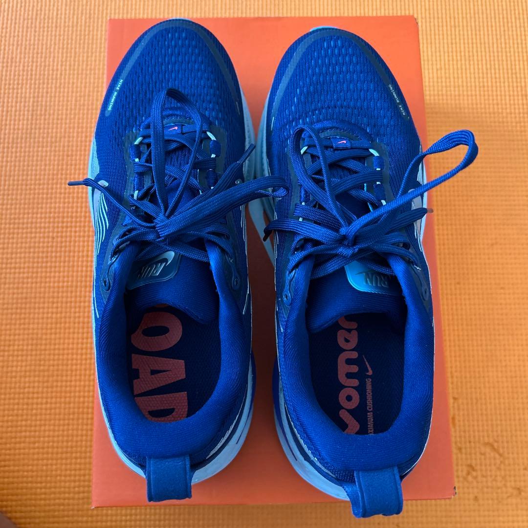 Nike ボメロ18
