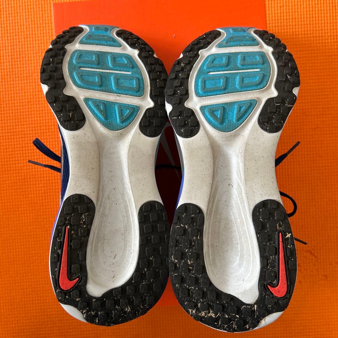 Nike ボメロ18