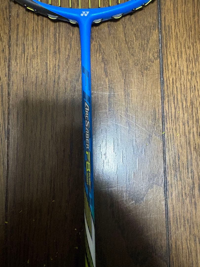 ARC SABER F8 バドミントンラケット 青/黄