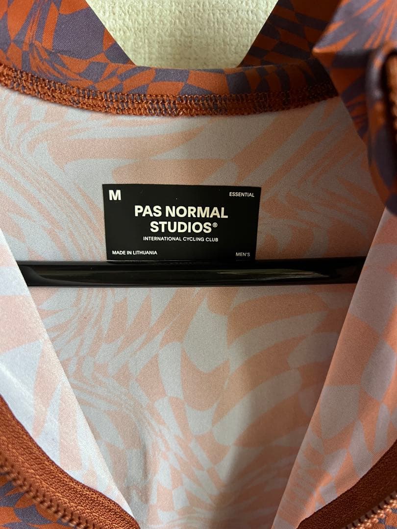 PAS NORMAL STUDIOS サイクルジャージ