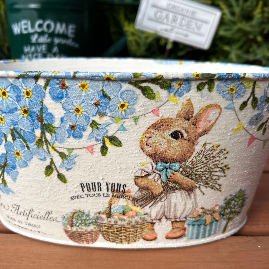 ミラちゃんさまご購入品　オーバルプランター Ｍサイズ　 水色リボンのうさぎさん
