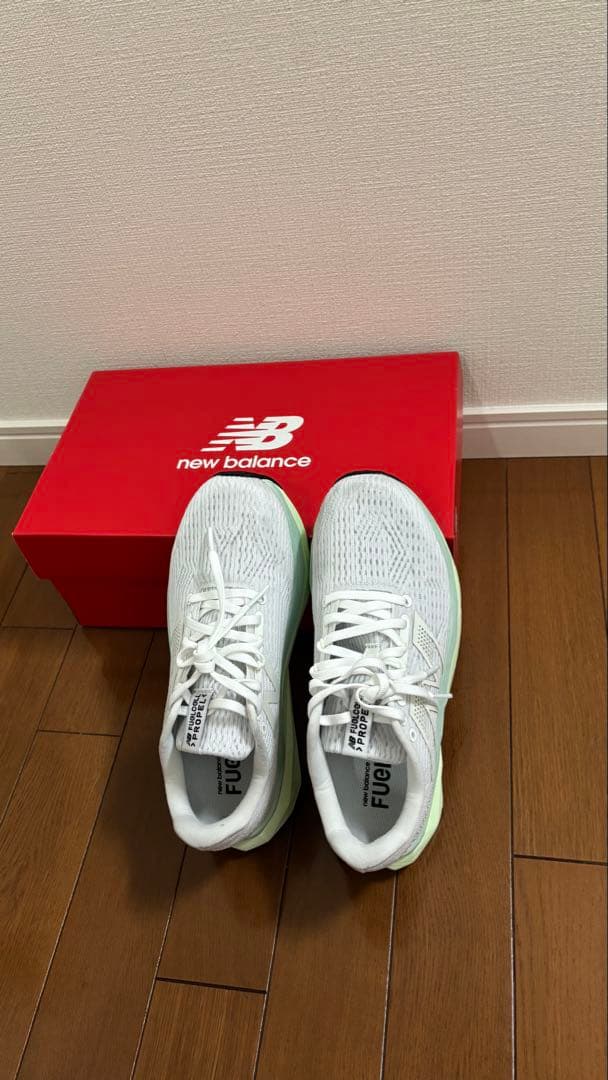 New Balance FuelCell トレーニングシューズ軽量 クッション性
