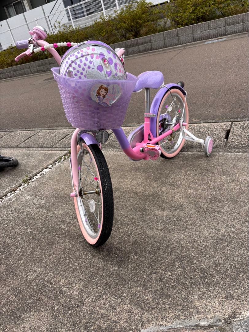 幼児用自転車 ピンクと紫 キャラクター付き