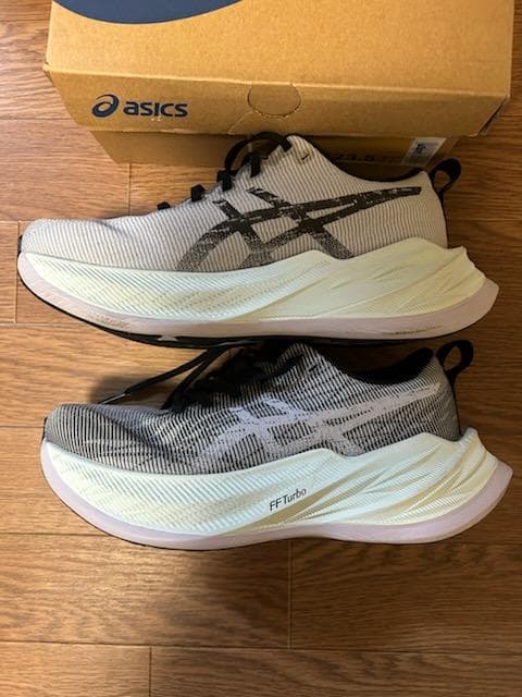 ★美品★ アシックス SUPERBLAST 1013A127　23.5㎝