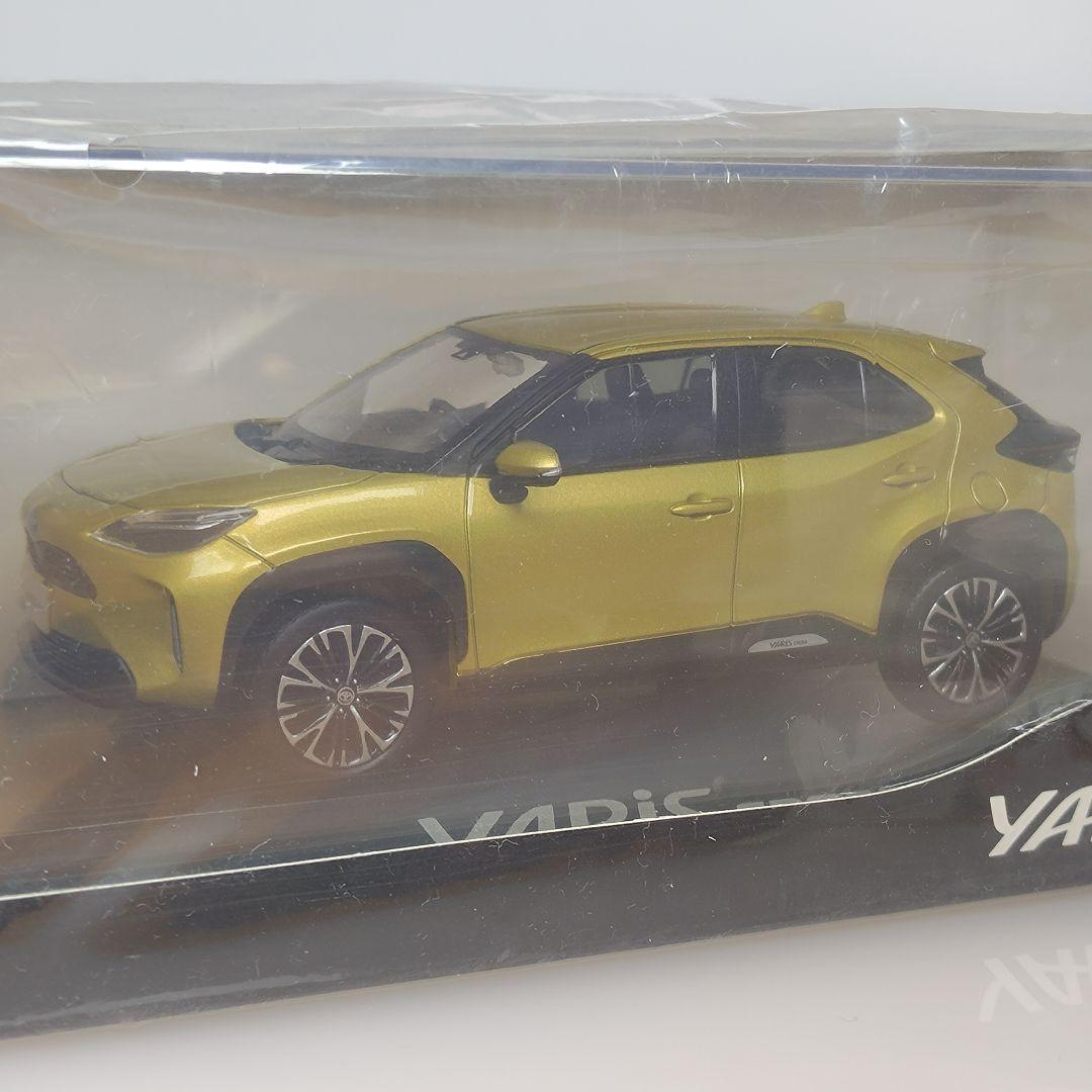 トヨタ ヤリスクロス カラーサンプル ブラスゴールドメタリック 非売品 特注品