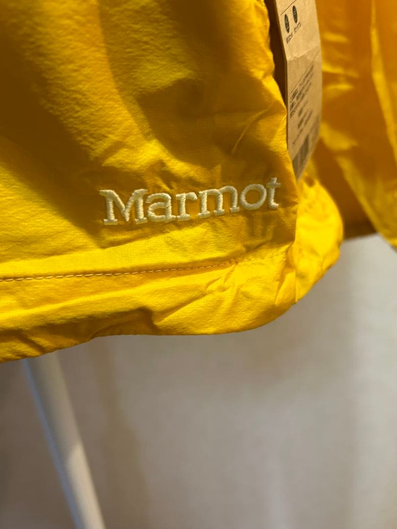 新品　未使用　Marmot イエロー ウィンドブレーカー
