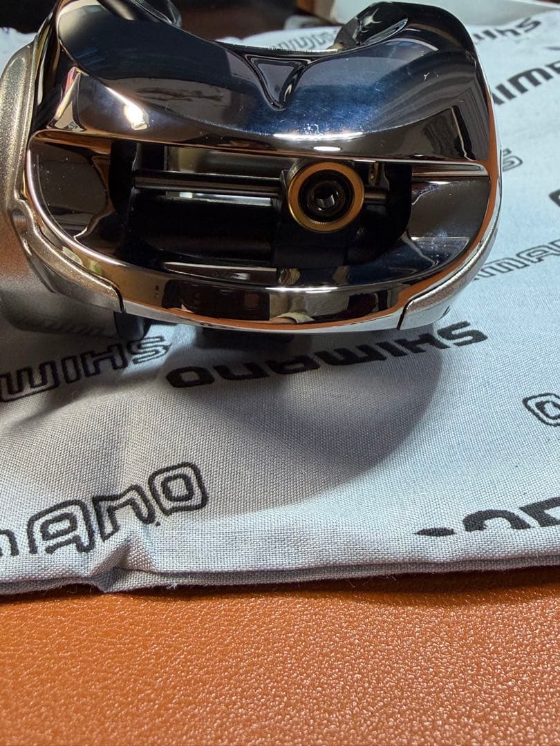 SHIMANO 04バスワンXT200　美品　箱あり　ベイトリール　右巻き
