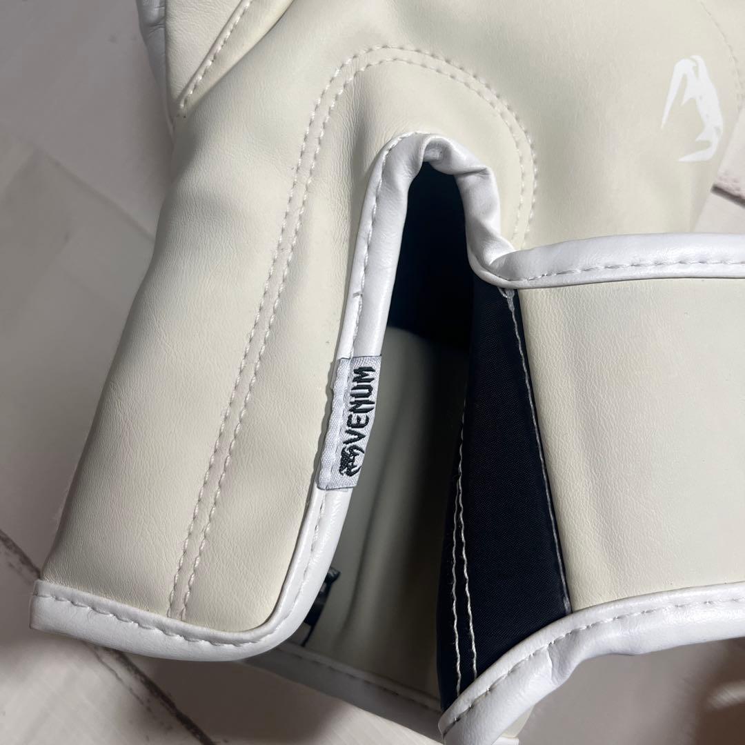 VENUM ボクシンググローブ 16oz ホワイト
