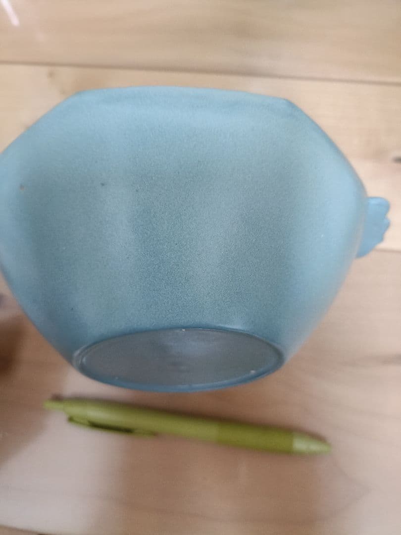 青磁　耳付き淡い青色八角形陶器ボウル