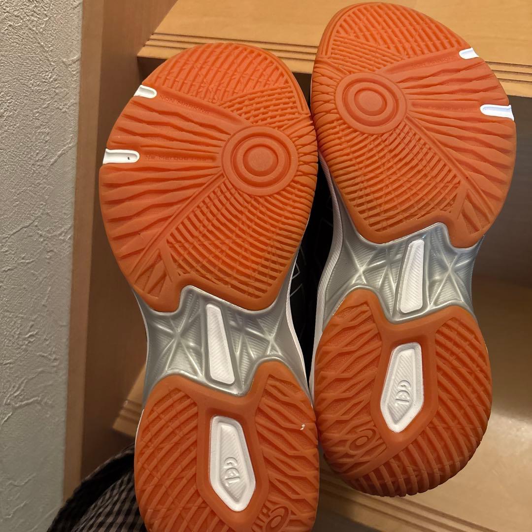 新品 ASICS バレーボールシューズ ブラック/ホワイト24.0
