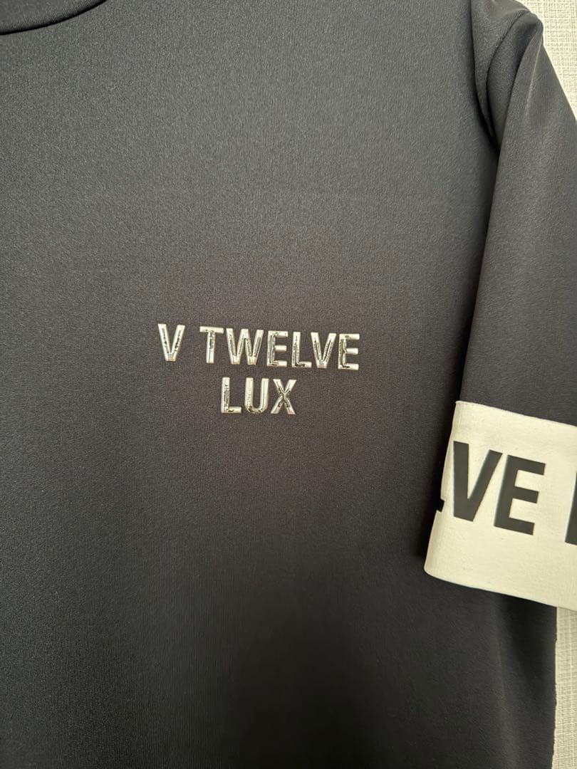 V12ヴィトゥエルヴLUX モックネック半袖Tシャツ