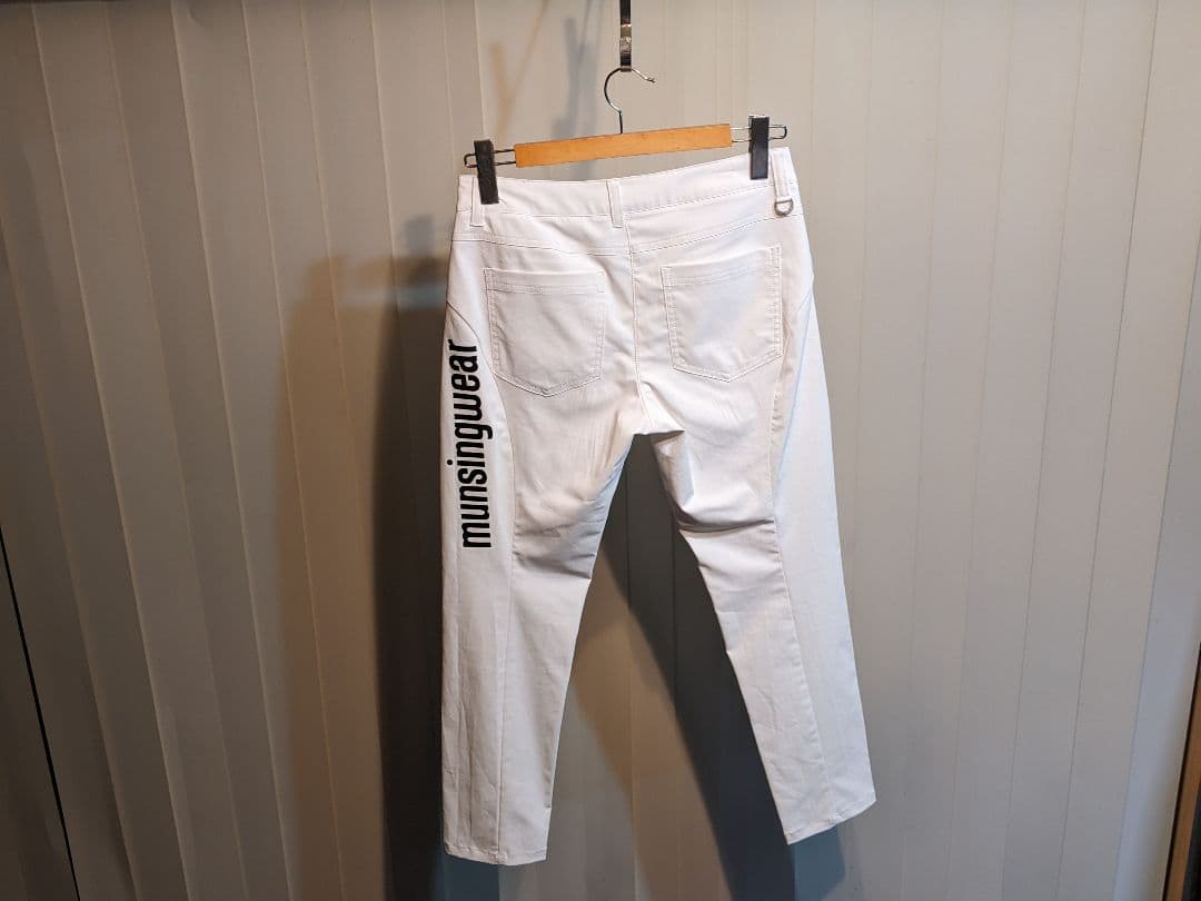 マンシングウェア　薄手　ロングパンツ　白パン　デサント　ゴルフ　テーパード　ロゴ