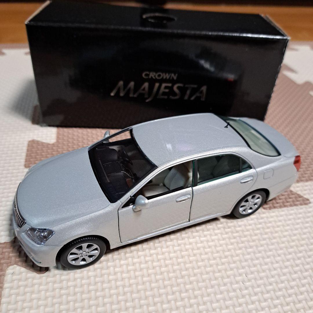 TOYOTA　クラウンマジェスタ　プレミアムシルバーパールミニカー