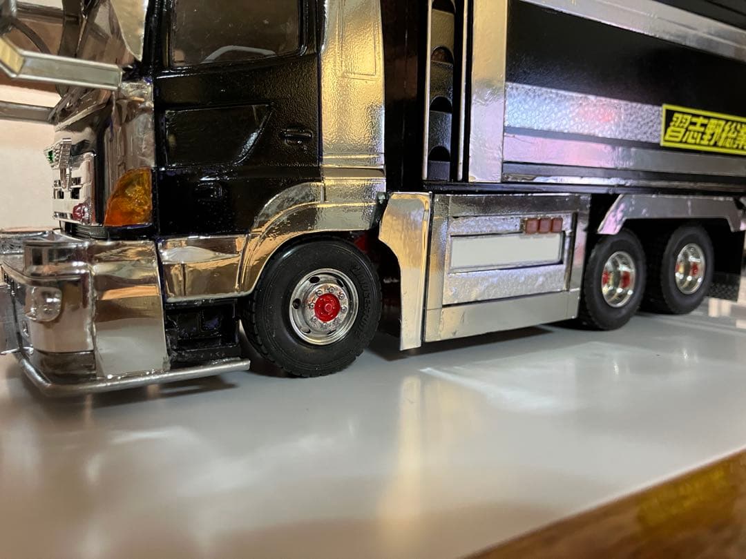 デコトラ、プロフィアデカ箱ダンプ1／32完成品