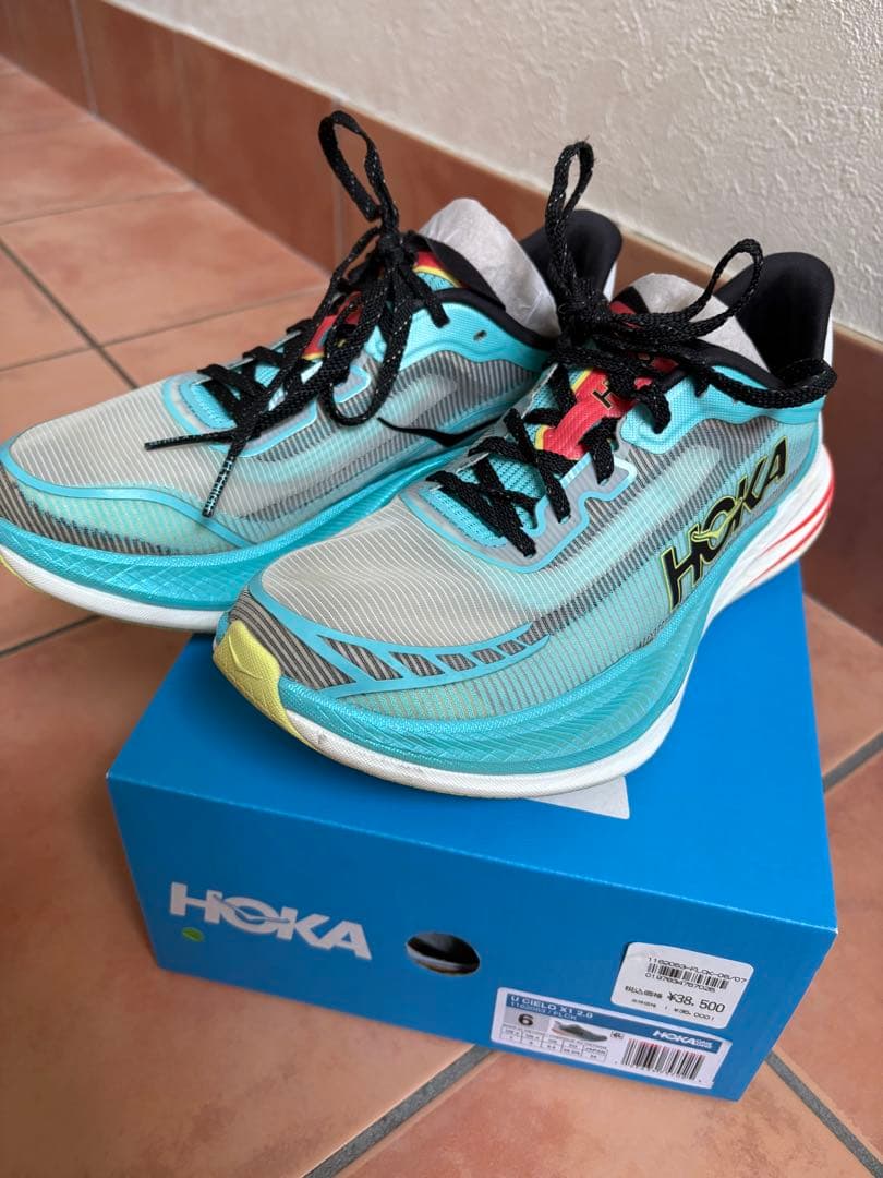 HOKAホカオネオネシエロカーボン厚底ランニング