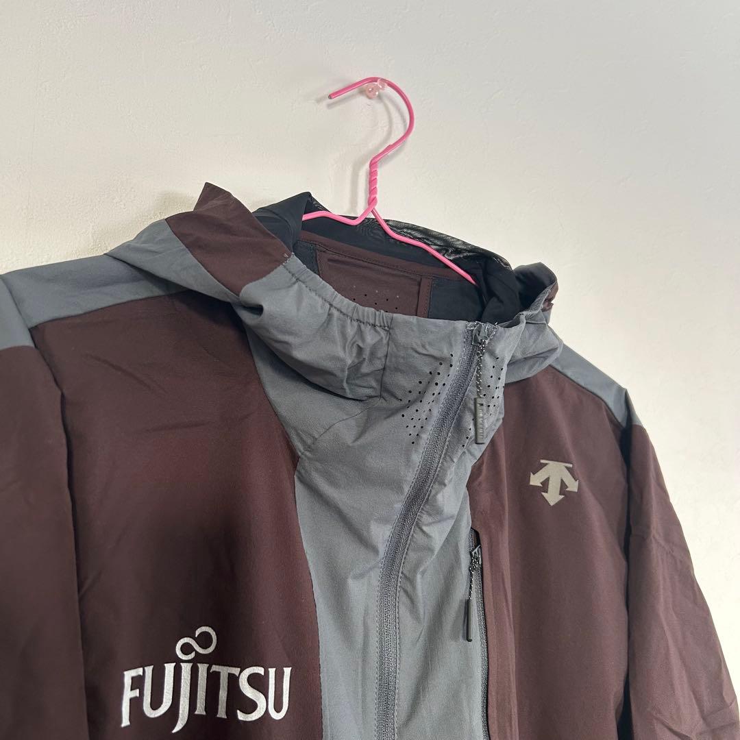 DESCENTE 軽量パッカブルジャケット　新品未使用　Lサイズ