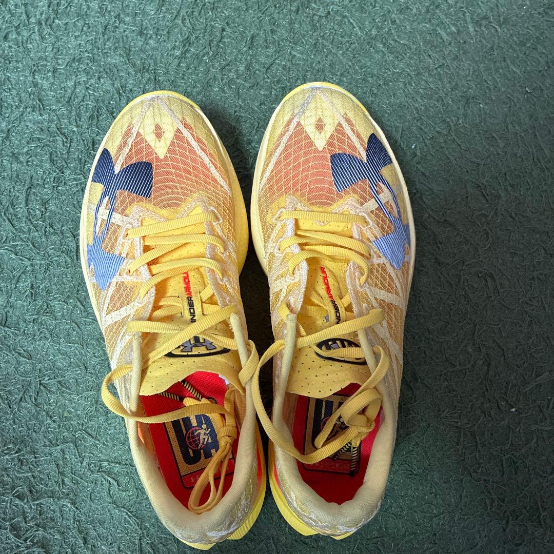 Under Armour Flow ランニングシューズ イエロー