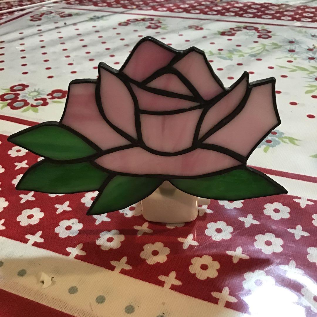 ステンドグラス薔薇足元ランプ