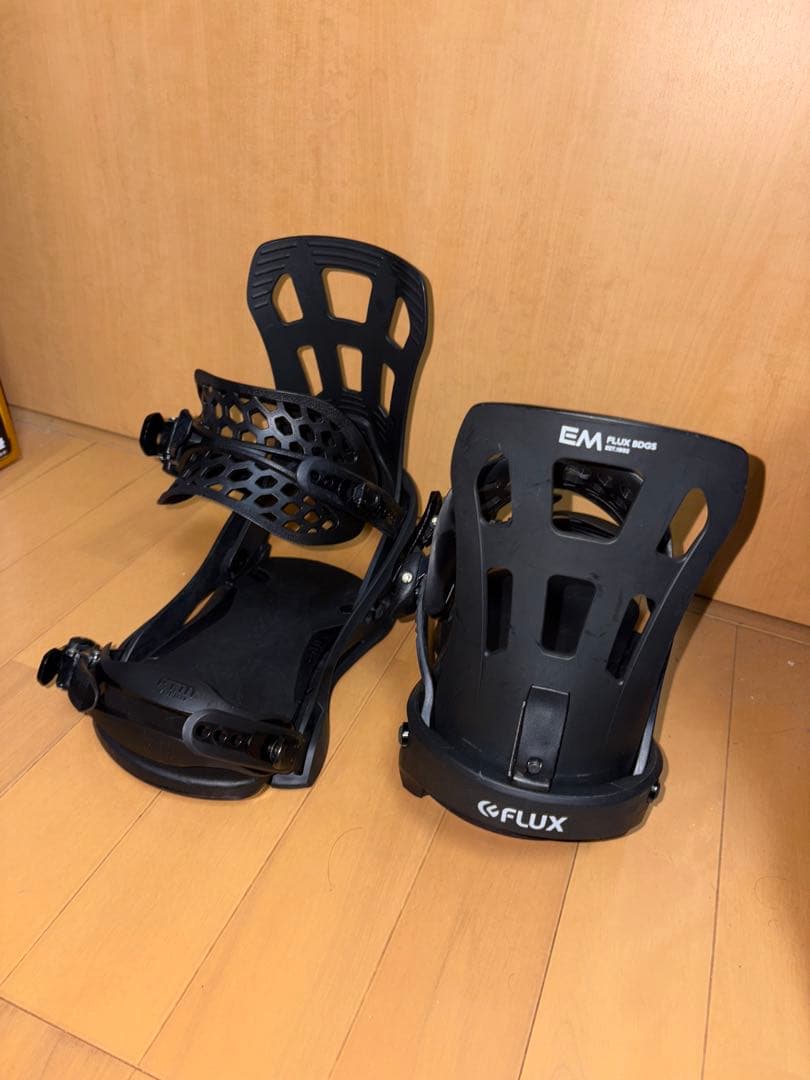 FLUX EM スノーボードビンディング　Mサイズ