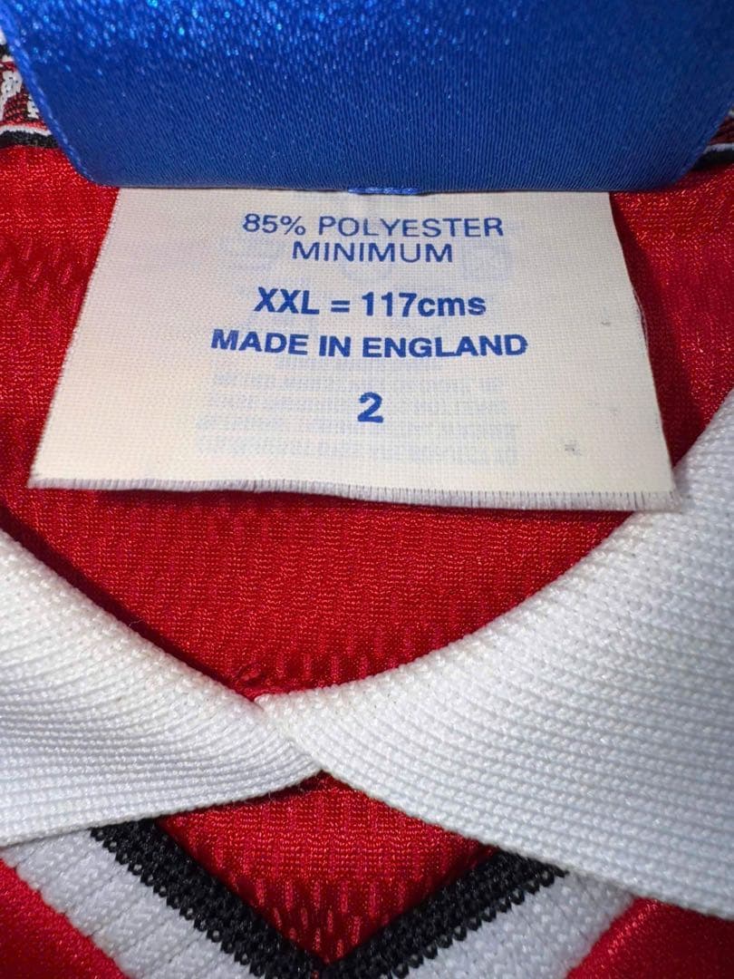 ぞ*だ様 マンチェスター・ユナイテッド UMBRO XL レッドシャツ