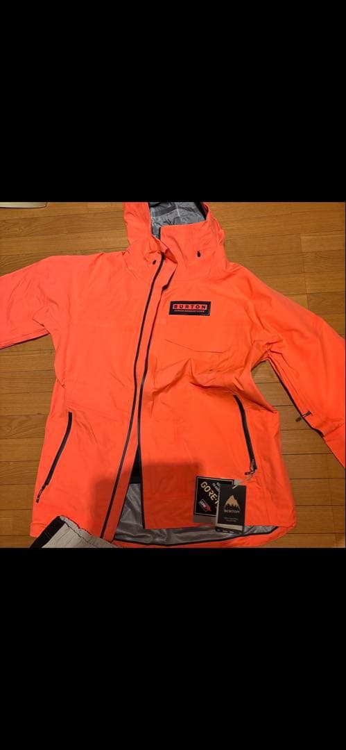 Burton オレンジジャケットとホワイトパンツセット