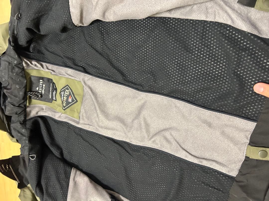 機能性抜群！ Quiksilver GORE-TEX スノボウェア Mサイズ