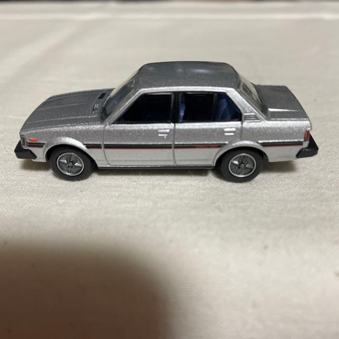 トミカリミテッドビンテージネオ　トヨタ　カローラ　1600 GT