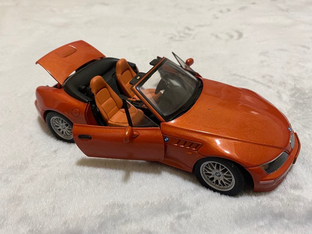 ミニカー UT  Z3 Series 1/18