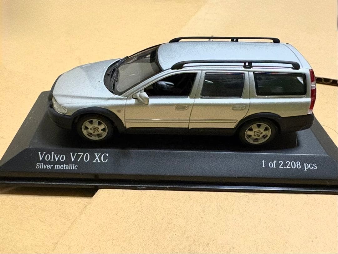 Volvo V70 XC ミニカー ディーラー限定版 1/43