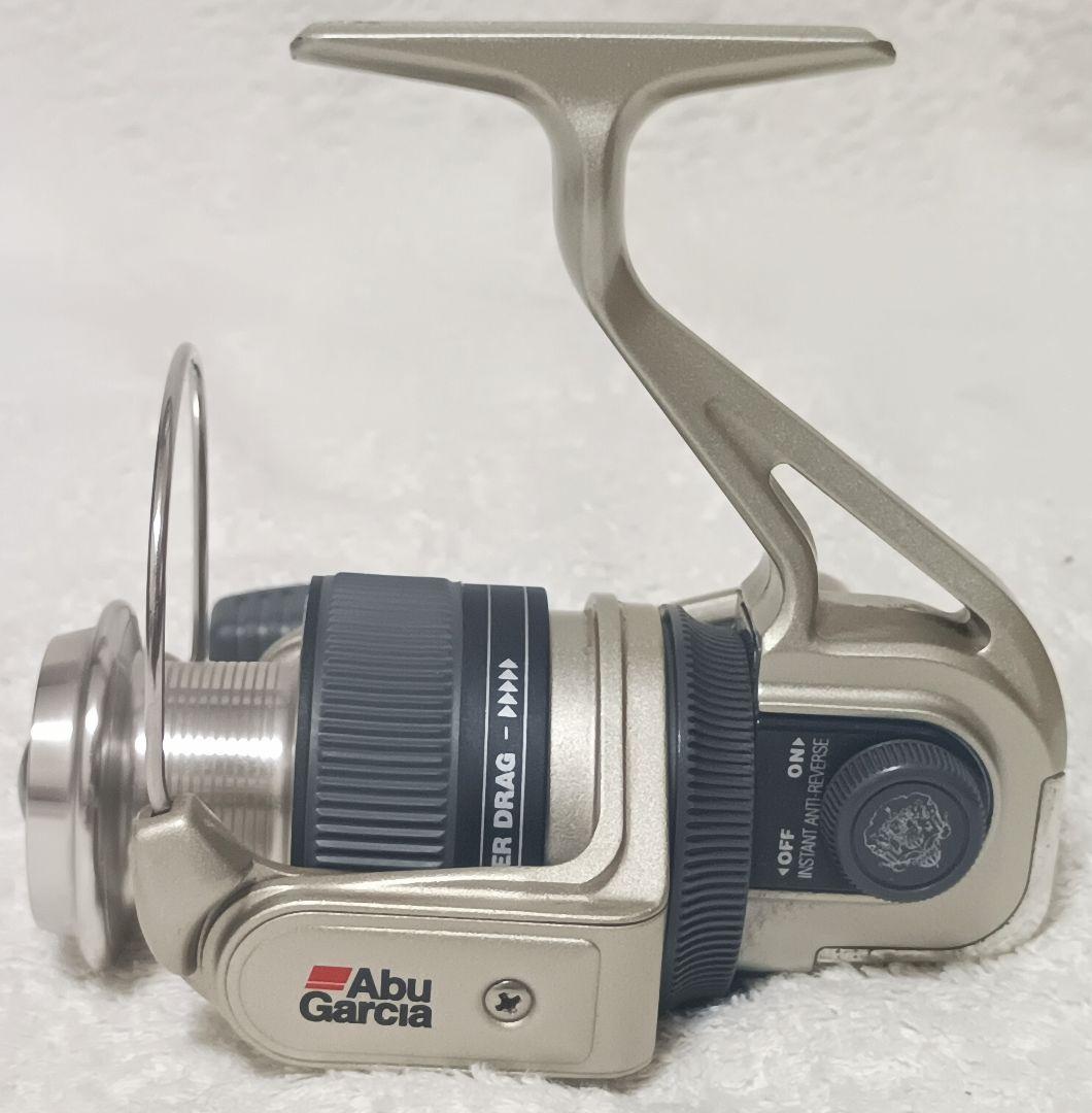 ABU GARCIA CD-3000 S4 センタードラグリールなんと新品