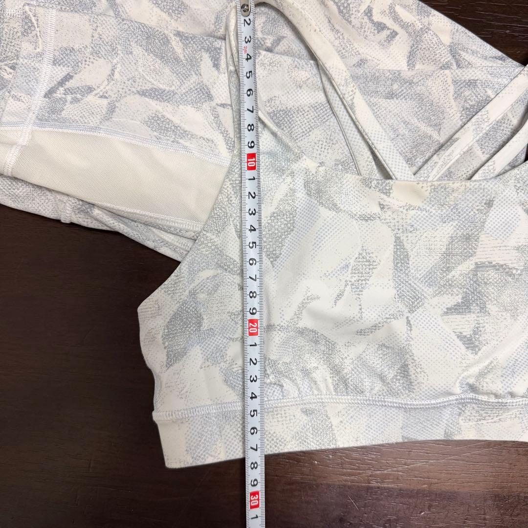 # Lululemon ルルレモン　ヨガウェアセット クロスストラップ　上下